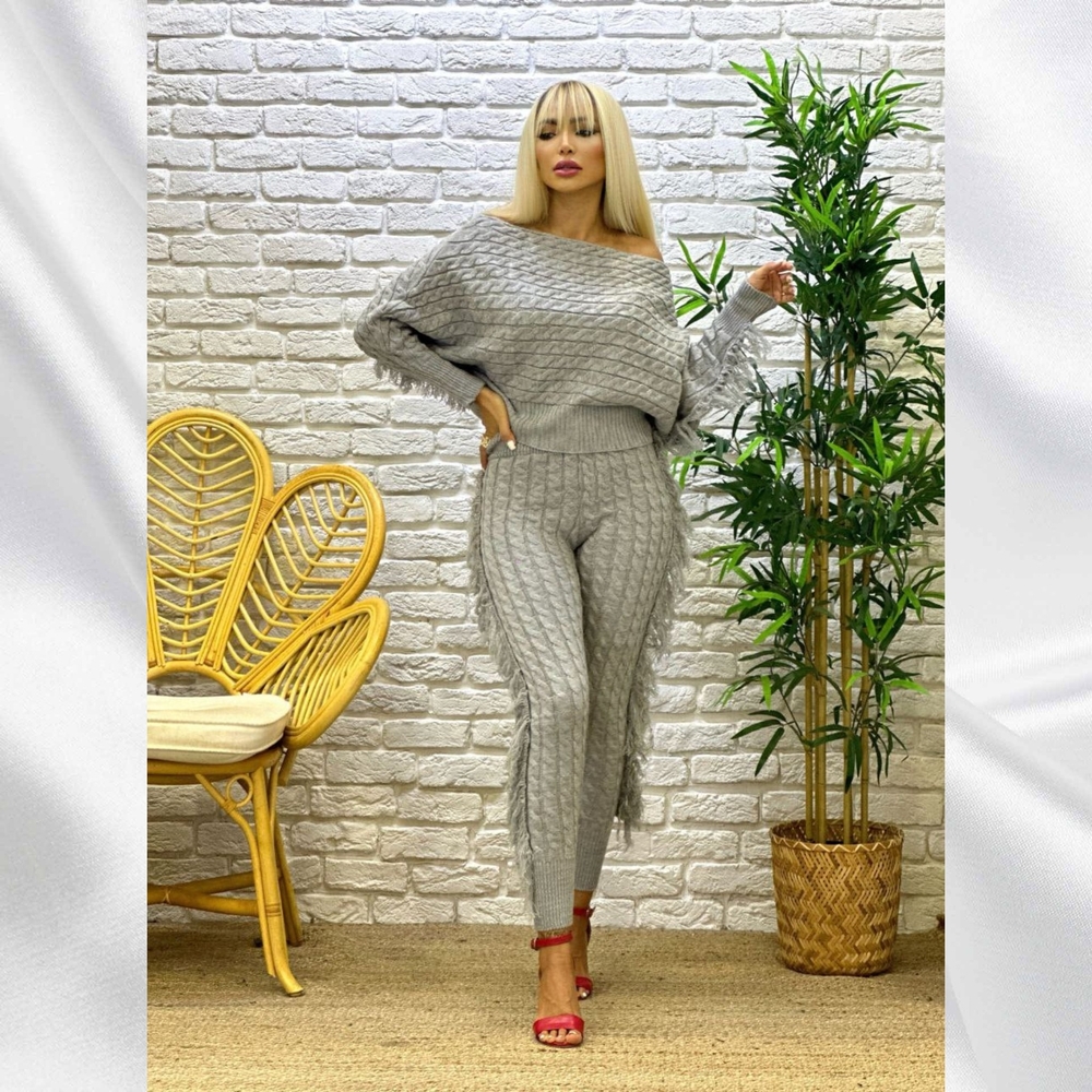 The Free Size Gray Fringe Sweater Set S/M